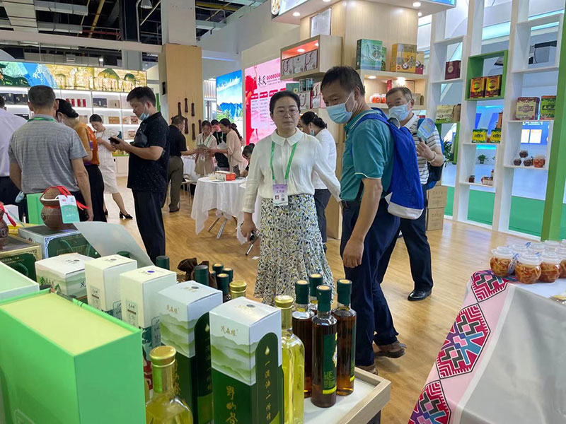 公司參加第六屆世界硒都(恩施)硒產(chǎn)品博覽交易會 湖北恒貿(mào)茶油有限公司