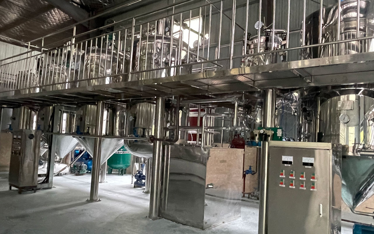 精煉設(shè)備.jpg 精煉設(shè)備.jpg